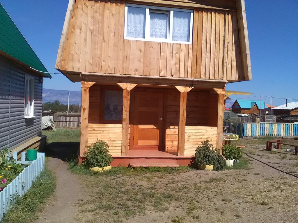 Guest House On Ulitsa Baikalskaia 81 Khuzhir Bagian luar foto